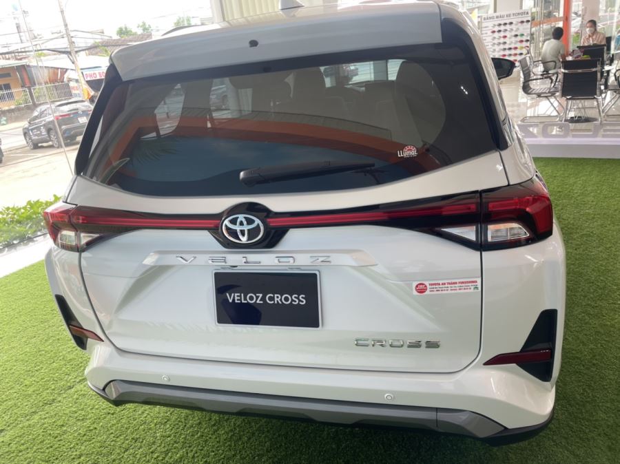 Toyota VELOZ CROSS 1.5 TOP MÀU TRẮNG NGỌC TRAI