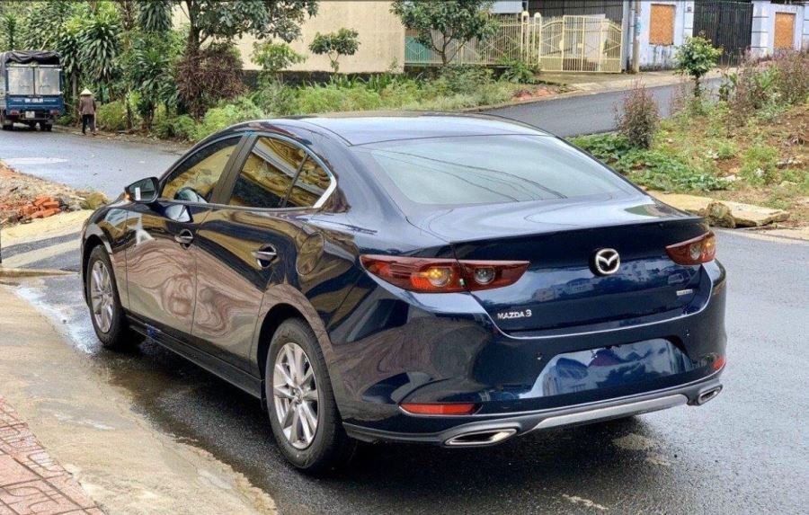 Mazda 3 màu đen sản xuất cuối 2016 chính chủ 30E Quận Ba Đình