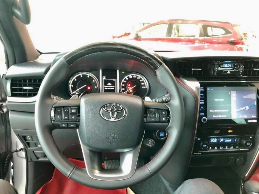 Toyota Fortuner 2.4 At 4X2 Legender 2022 Trắng - Tặng Kèm Phụ Kiện